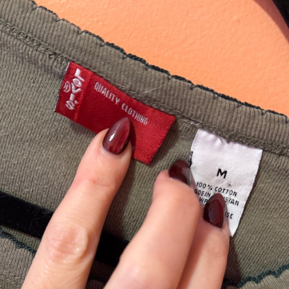 Levi's Olive Long Sleeve Women's Tee - Picture 3 of 7